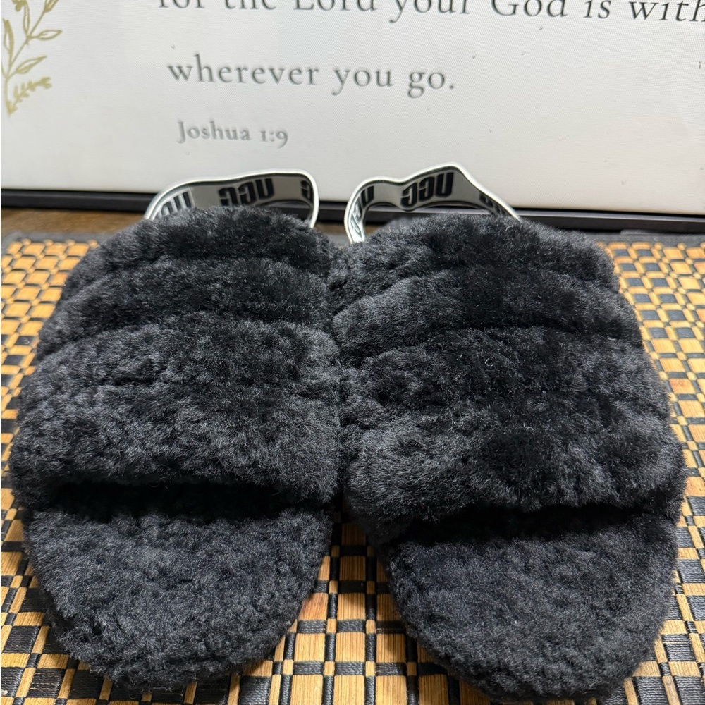 UGG Black Plush Slippers women SZ 7.5 - Box 14